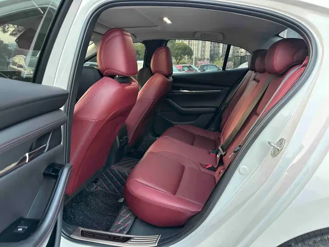 Mazda Axela — Фото автомобиля 9