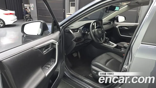 Toyota RAV4 — Фото автомобиля 10