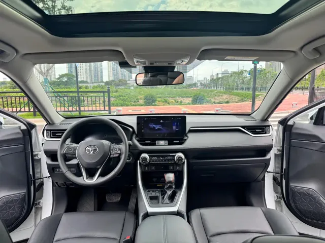 Toyota RAV4 — Фото автомобиля 8