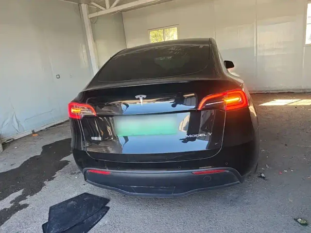 Tesla Model Y — Фото автомобиля 5