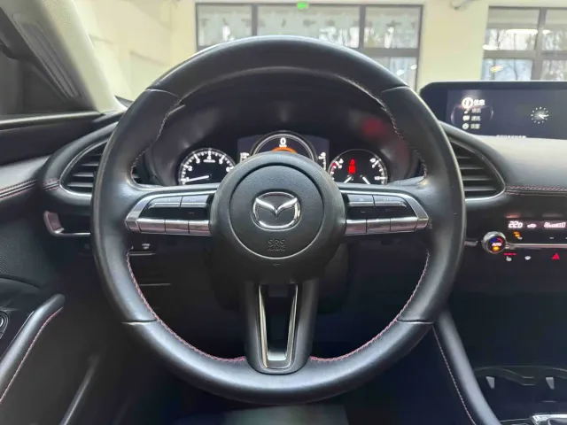 Mazda Axela — Фото автомобиля 15