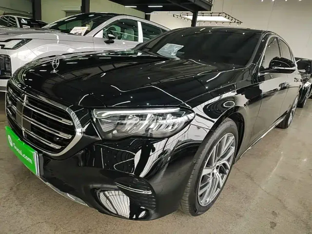 Фотография автомобиля — Mercedes-Benz E-Class