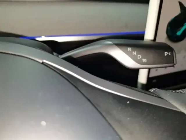Tesla Model Y — Фото автомобиля 13