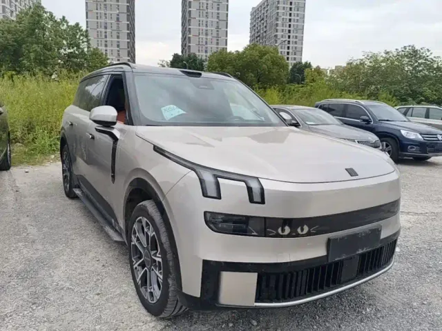 Lynk & Co 900 — Фото автомобиля 3