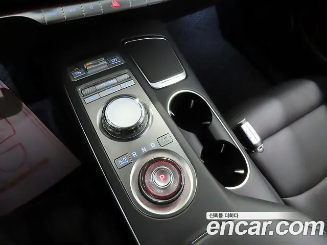 Genesis GV70 — Фото автомобиля 12