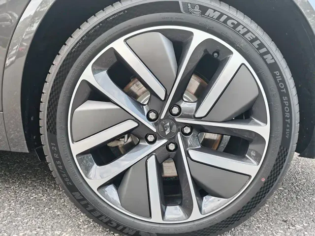 Li Auto L7 — Фото автомобиля 15