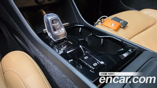 Вольво XC40 B4 Inscription — Фото автомобиля 9