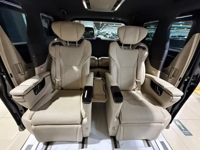 Toyota Alphard — Фото автомобиля 12