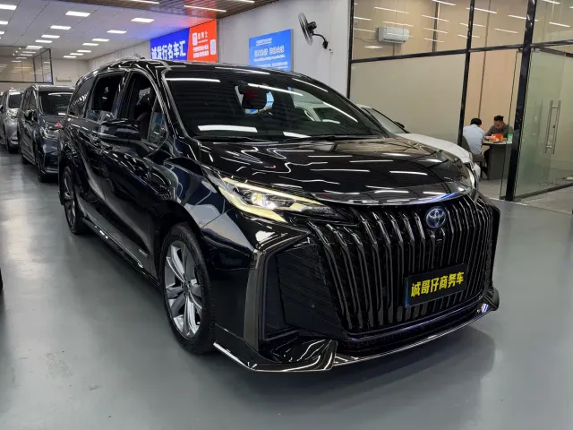 Toyota Sienna — Фото автомобиля 3