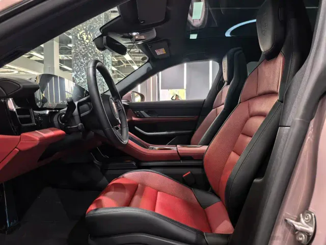 Porsche Taycan — Фото автомобиля 14