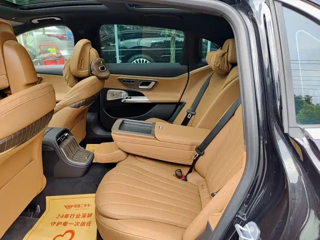 Mercedes-Benz E-Class — Фото автомобиля 8