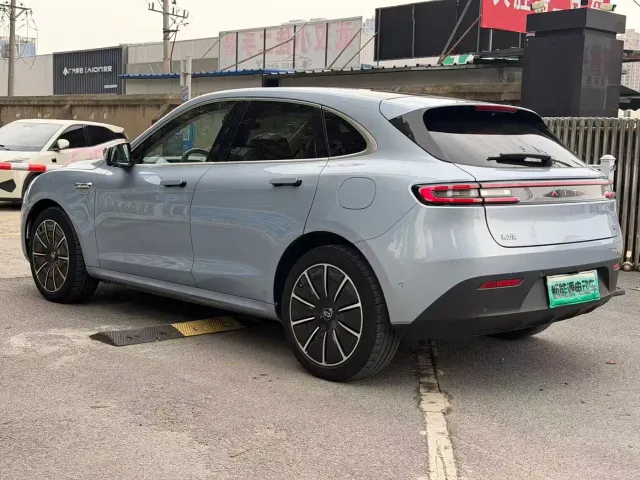 Aito M5 — Фото автомобиля 7