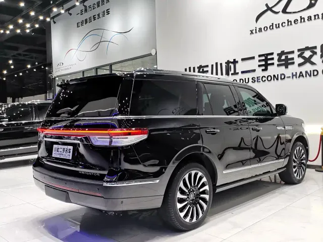 Lincoln Navigator — Фото автомобиля 19