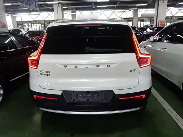 Volvo XC40 — Фото автомобиля 5