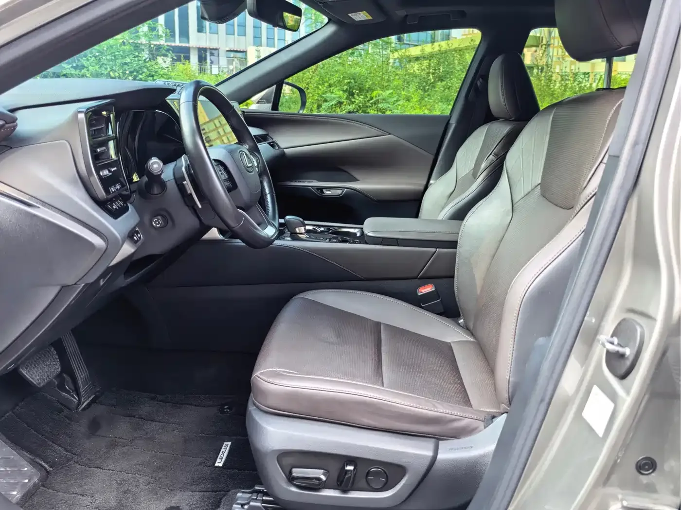 Lexus Lexus RX 2023 350h 2WD Joy Edition — Фото автомобиля 4