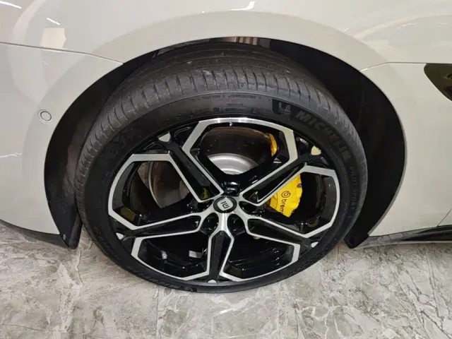Xiaomi SU7 — Фото автомобиля 22