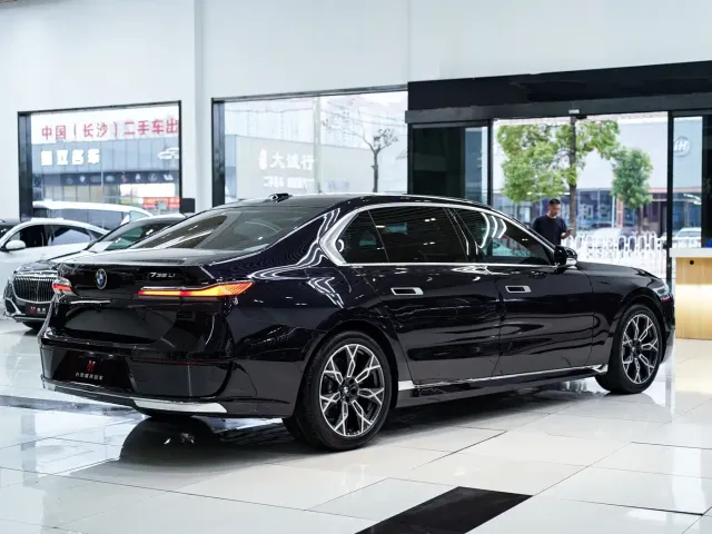 BMW 7 Series — Фото автомобиля 19