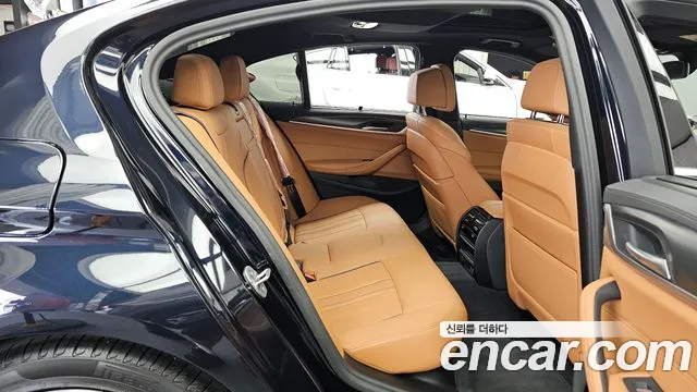 BMW 5 Series G30 — Фото автомобиля 12