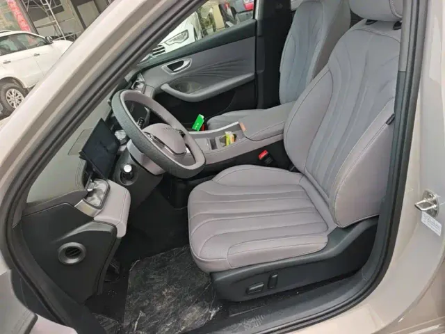Roewe M7 DMH — Фото автомобиля 14