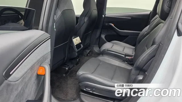 Tesla Model Y — Фото автомобиля 18