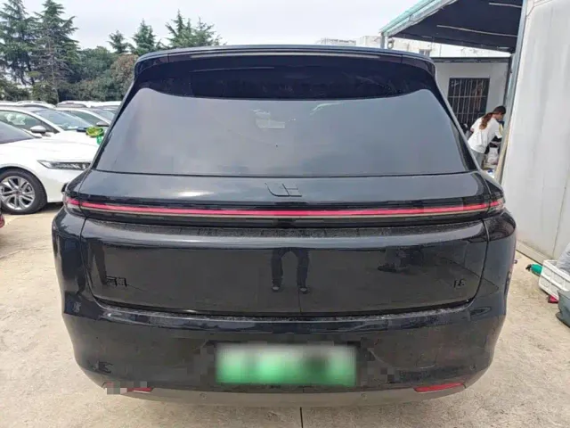Li Auto L8 — Фото автомобиля 5
