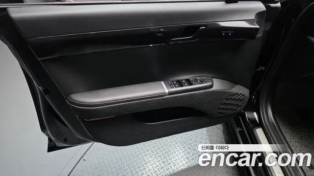 Hyundai Grandeur Grandeur (GN7) 2.5 Бензин 2WD — Фото автомобиля 22