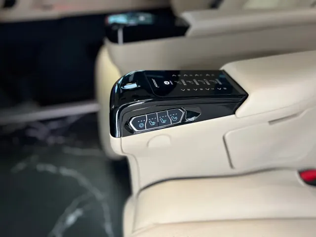 Toyota Granvia — Фото автомобиля 12