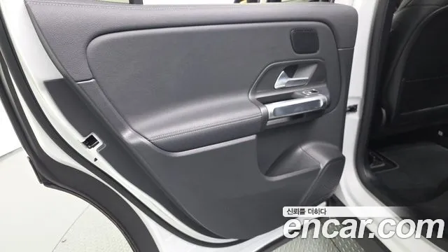 Mercedes-Benz EQB — Фото автомобиля 24