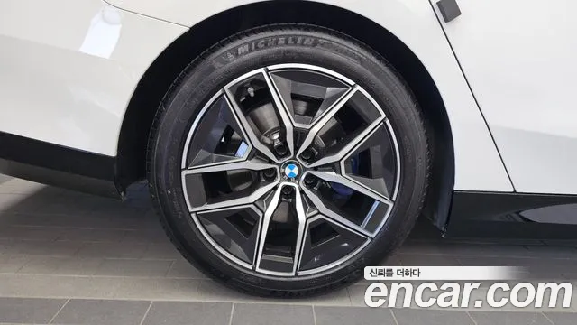 BMW 5 Series G60 — Фото автомобиля 5