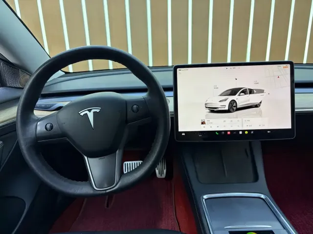 Tesla Model 3 — Фото автомобиля 6