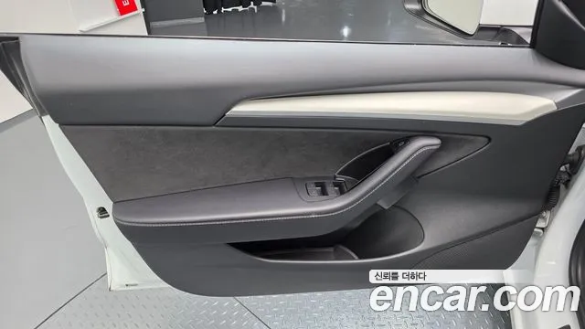 Tesla Model 3 — Фото автомобиля 13