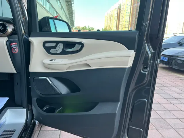Mercedes-Benz V-Class — Фото автомобиля 29
