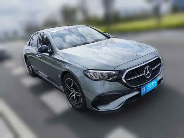 Mercedes-Benz E-Class — Фото автомобиля 3