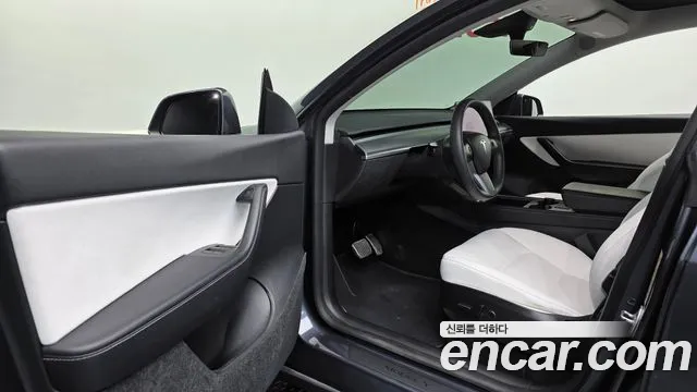 Tesla Model Y — Фото автомобиля 10