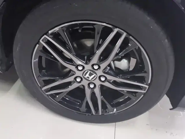 Honda Odyssey 2022 2.0L e:HEV Sharp·Prestige Edition — Фото автомобиля 6