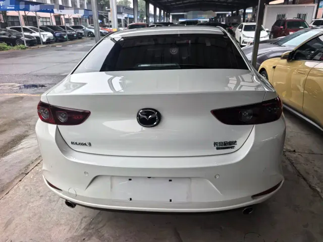 Mazda Axela — Фото автомобиля 14