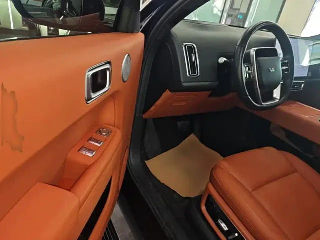 Li Auto L9 — Фото автомобиля 15