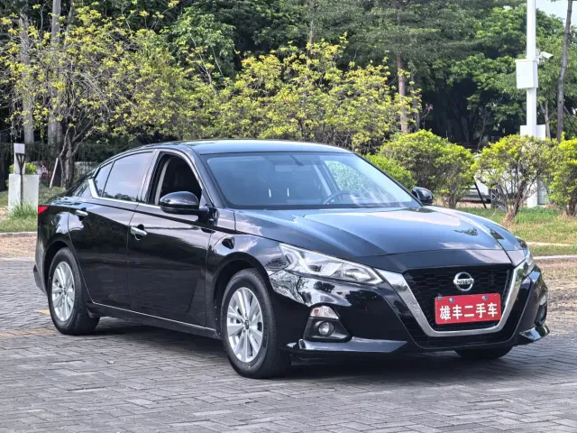 Nissan Teana — Фото автомобиля 3