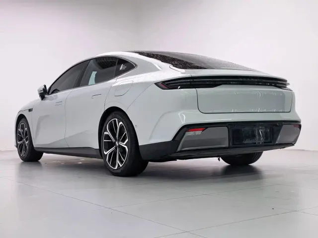 Geely Galaxy E8 — Фото автомобиля 7