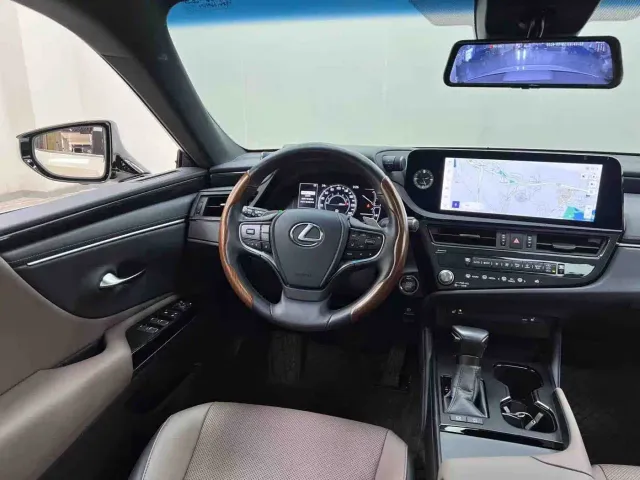 Lexus ES — Фото автомобиля 17