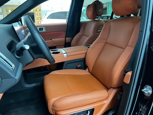 Li Auto L9 — Фото автомобиля 14