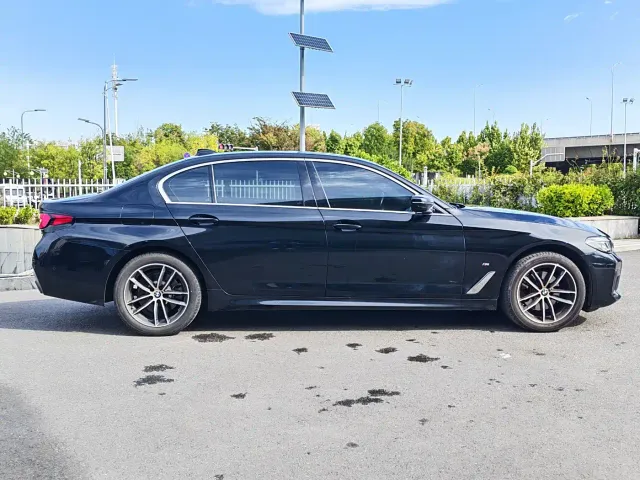 BMW 5 Series — Фото автомобиля 4