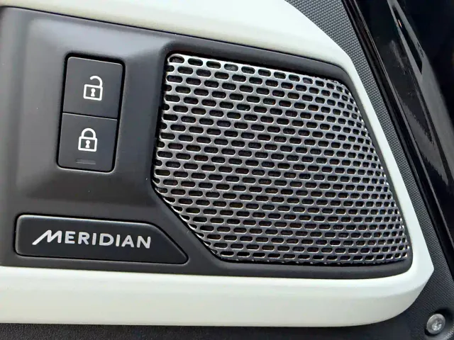 Land Rover Defender — Фото автомобиля 15