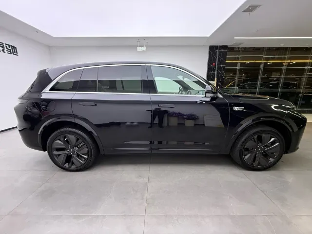 Li Auto L7 — Фото автомобиля 6