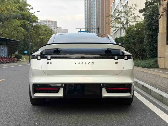 Lynk & Co 10 EM-P — Фото автомобиля 17