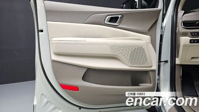Kia Carnival Generation 4 — Фото автомобиля 24