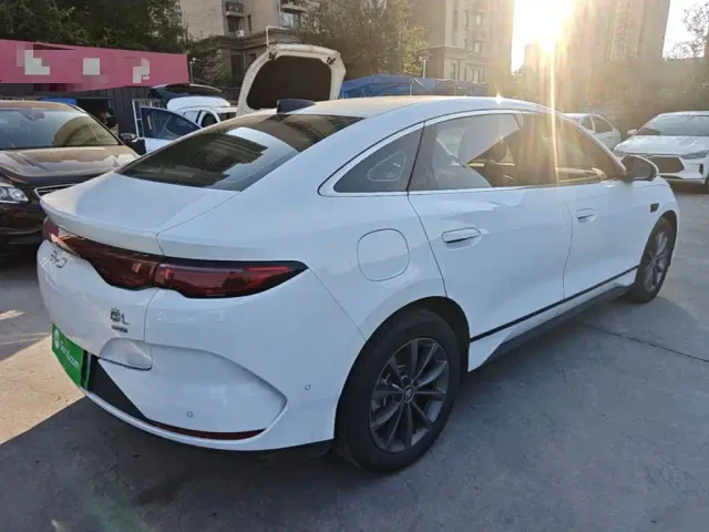 BYD Qin L — Фото автомобиля 6