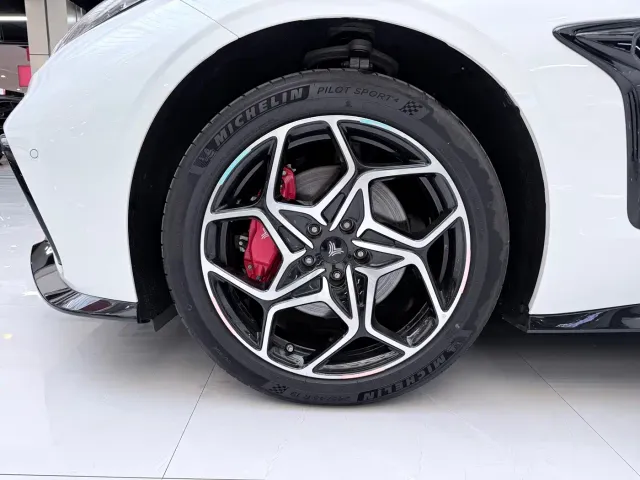 Hozon Neta GT — Фото автомобиля 9