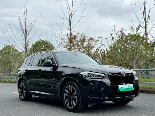 BMW iX3 — Фото автомобиля 5