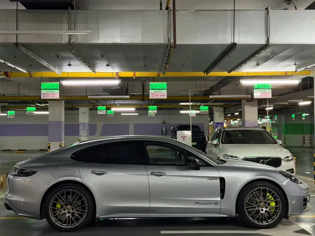 Porsche Panamera — Фото автомобиля 6